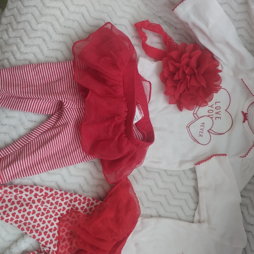 2 Carter's Twin Valentine Onsie & Legging Tutu Set - Picture 4 of 11
